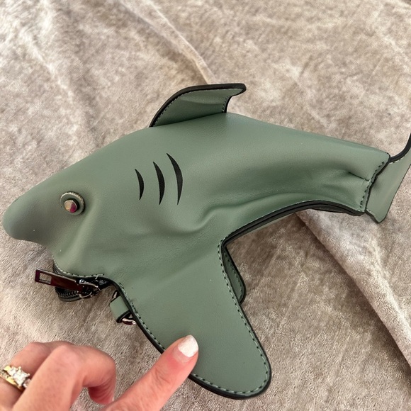 Grey shark 🦈 crossbody bag NWT!! - Picture 2 of 7